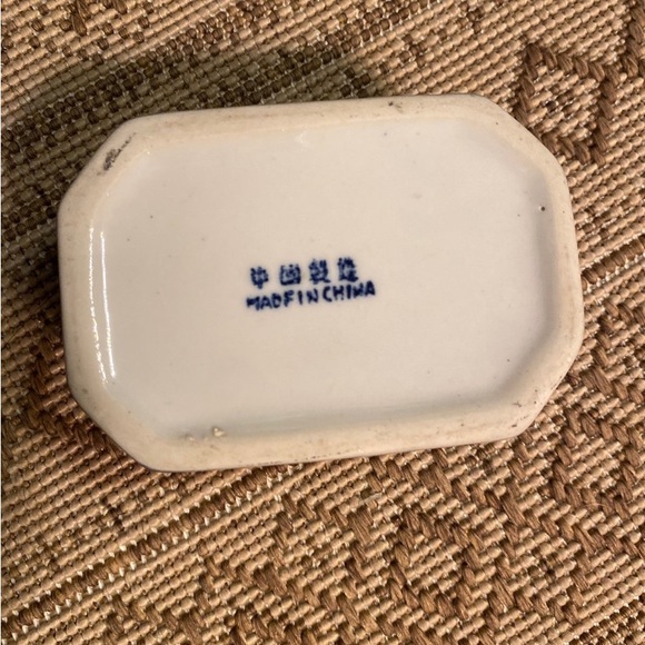 Trinket Box Blue & White Floral Chinoiserie Marked - Picture 6 of 6